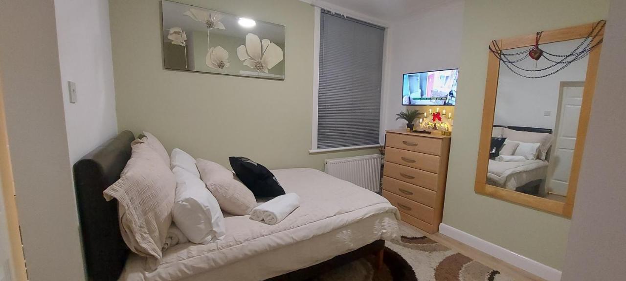 Olive Tree - 2 Master Bedroom Апартаменты Блэкпул