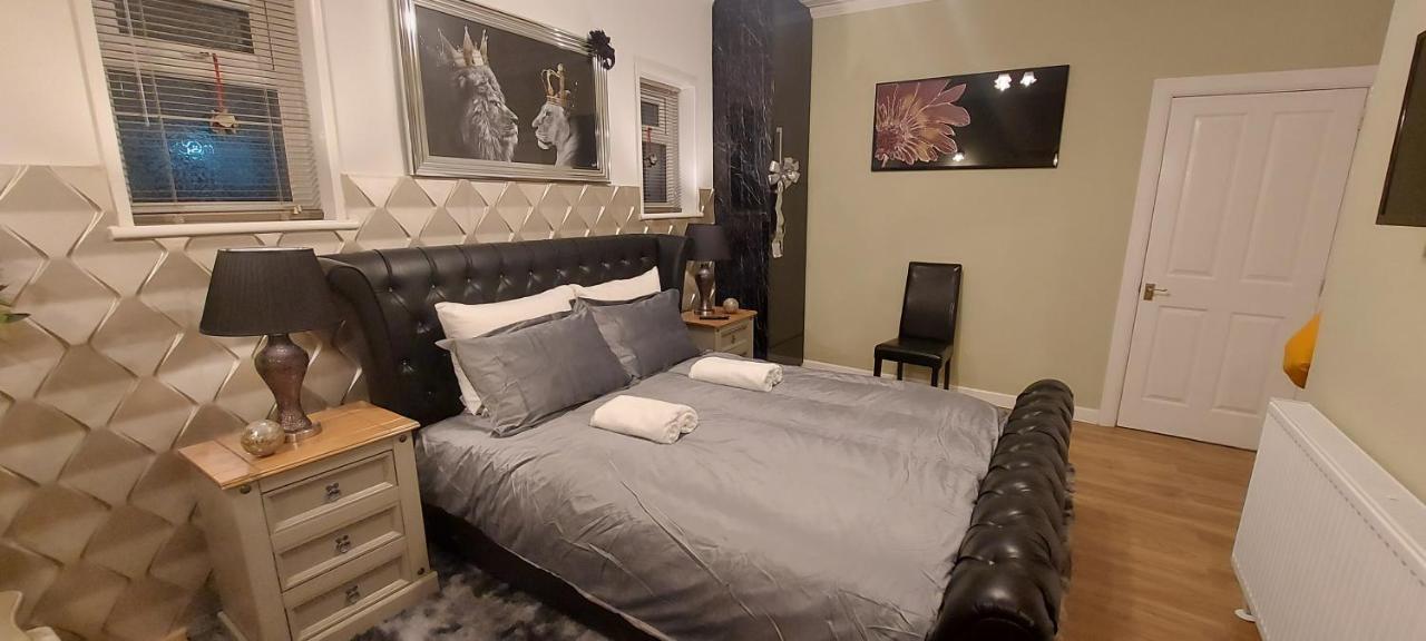 Olive Tree - 2 Master Bedroom *